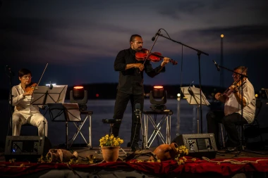 Ana Rucner i obitelj oduševili Medulin glazbom i emocijama uz zalazak sunca