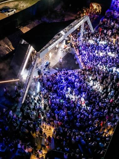Promet stao, klub pun do zadnjeg mjesta: Diamond spektakularno otvorio sezonu uz Zdravka Čolića