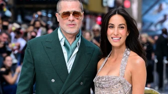 Ona u šljokicama, on u zelenom odijelu: Brad Pitt i Ines de Ramon zasjali na crvenom tepihu