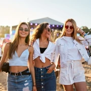 Što odjenuti na koncerte i glazbene festivale: Ljetni modni vodič i outfit ideje