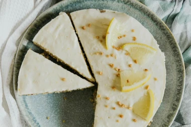 Idealna ljetna poslastica - jednostavan recept za cheesecake od limuna bez pečenja