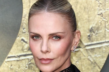 Mrežasto i crno: Charlize Theron u provokativnom izdanju