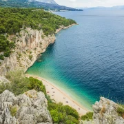 Rajske obale podno Biokova: Otkrijte najljepše plaže Makarske rivijere