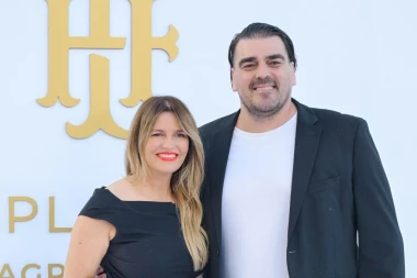 Antonija Blaće modno samouvjerena u minimalističkoj crnoj haljini