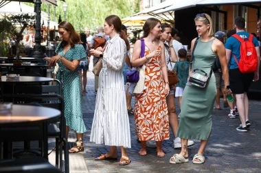 Kako izgleda ljubljanska špica? Slovenke voze bicikle u chic kombinacijama, a vole i lepršave haljine