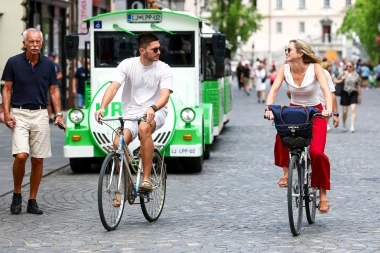Kako izgleda ljubljanska špica? Slovenke voze bicikle u chic kombinacijama, a vole i lepršave haljine