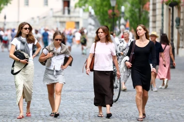 Kako izgleda ljubljanska špica? Slovenke voze bicikle u chic kombinacijama, a vole i lepršave haljine