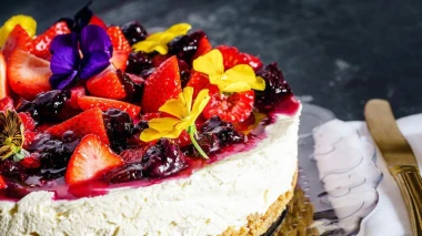Savršen desert za ljeto: Brzi voćni kolač bez pečenja koji će svi obožavati