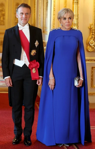 Brigitte Macron ili Kate Middleton? Koja dama bolje nosi haljinu s plaštom?