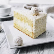 Raffaello torta bez pečenja – savršena ljetna slastica s kokosom i bijelom čokoladom