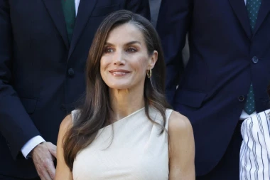 Kraljica Letizia u haljini od 20-ak eura iz omiljenog high street brenda i udobnim špagericama