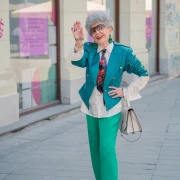 Je li ovo najveselija gospođa na špici? Oduševila nas je osmijehom, ali i originalnom kombinacijom