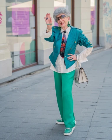 Je li ovo najveselija gospođa na špici? Oduševila nas je osmijehom, ali i originalnom kombinacijom