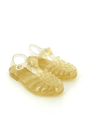 Plastične sandale za more: Must-have za sve ljetne avanture
