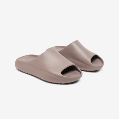 Plastične sandale za more: Must-have za sve ljetne avanture