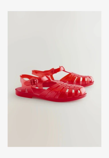 Plastične sandale za more: Must-have za sve ljetne avanture