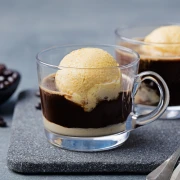 Affogato – Talijanski desert koji spaja kavu i sladoled