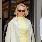 Pamela Anderson u zanimljivim najlonkama i jednostavnim sandalama iznenadila modni svijet