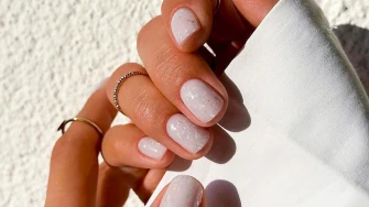 Kratki nokti nikad nisu bili privlačniji – minimalistički beauty trend koji obožavamo
