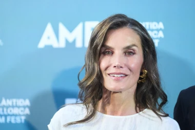 Kraljica Letizia opet oduševila izborom haljine i udobnim sandala na Mallorci