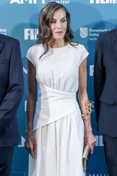 Kraljica Letizia opet oduševila izborom haljine i udobnim sandala na Mallorci