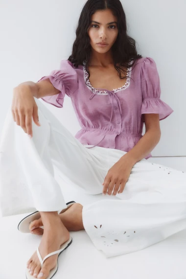 Lepršave i ženstvene boho bluze hit su ovo ljeto jer podižu svaku kombinaciju