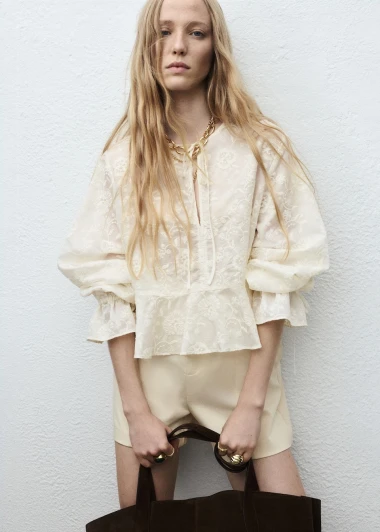 Lepršave i ženstvene boho bluze hit su ovo ljeto jer podižu svaku kombinaciju