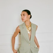 Prsluci su must-have: Chic komad koji podiže svaki outfit