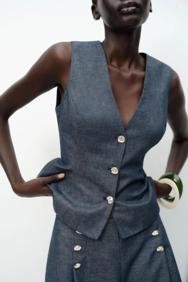 Prsluci su must-have: Chic komad koji podiže svaki outfit