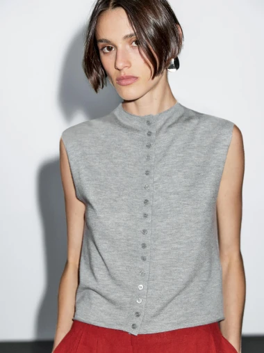 Prsluci su must-have: Chic komad koji podiže svaki outfit