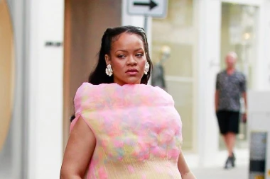 Rihanna kao najslađi slatkiš, trudnoću istaknula u najljepšoj haljini