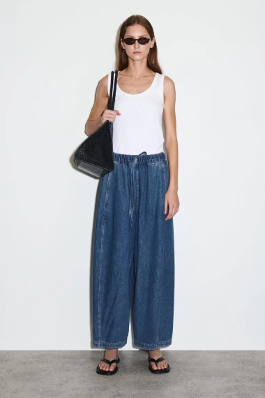 Vraćaju se barrel jeans - znamo gdje već sada pronaći najbolje modele