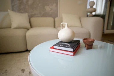 Coffee table knjiga je dodatak u modernom domu. Kako je odabrati i uskladiti u prostoru?