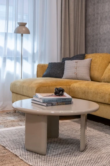 Coffee table knjiga je dodatak u modernom domu. Kako je odabrati i uskladiti u prostoru?