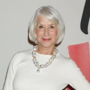 Ružičasta suknja ili bijele elegantne hlače? Ne znamo što Helen Mirren bolje nosi