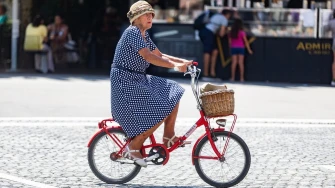 U ritmu pedala: Slovenke znaju da gradski bicikli i moda idu ruku pod ruku