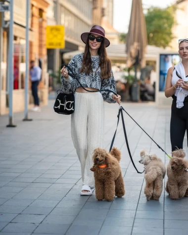 Dvije dame sa špice osvojile su nas svojim osmijehom i outfitima