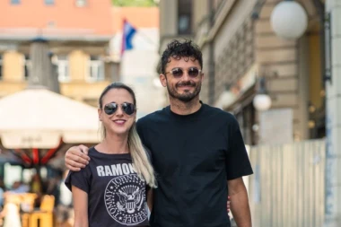 Posebno slatki! Rokerski par sa špice pokazao kako uskladiti crno i jarke detalje
