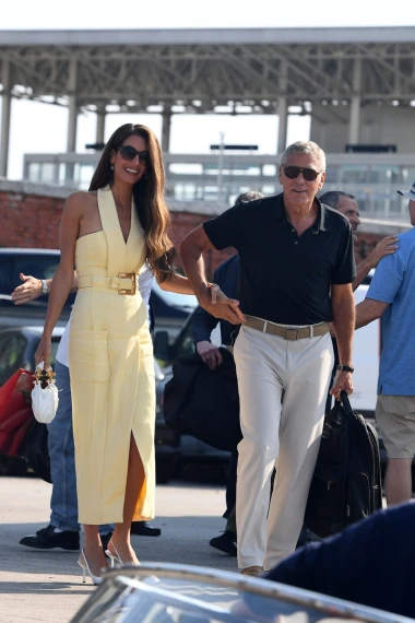 Wow haljina! Amal Clooney u haljini idealnoj za jesensko vjenčanje