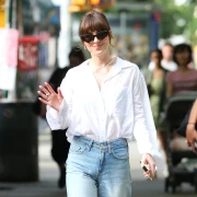 Dakota Johnson zna zašto su loaferice klasik koji nikad ne izlazi iz mode