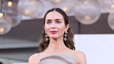 Emily Blunt poput grčke božice, Amanda Seyfried kao bombon s mašnicom