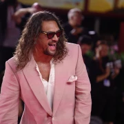Jason Momoa s ružičastom pedikurom na crvenom tepihu. Pristaje li to najpoželjnijem muškarcu na svijetu?
