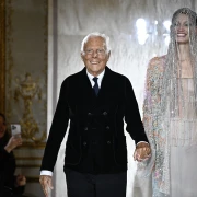 Giorgio Armani: Modni genij koji je redefinirao eleganciju i oblikovao talijanski luksuz