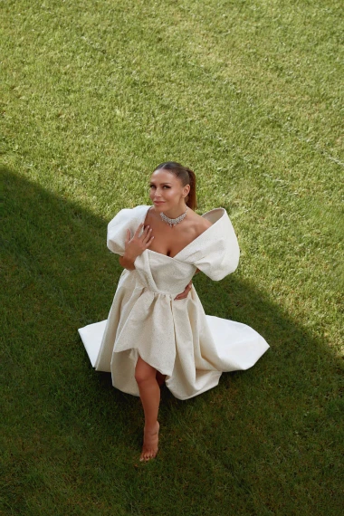 Mila Horvat sjaji u novoj bridal kampanji Hippy Gardena