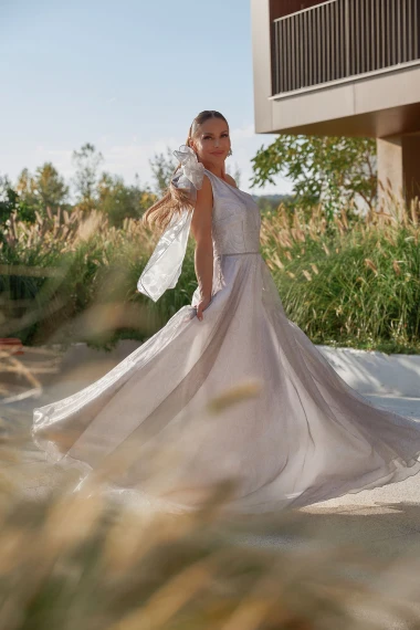 Mila Horvat sjaji u novoj bridal kampanji Hippy Gardena
