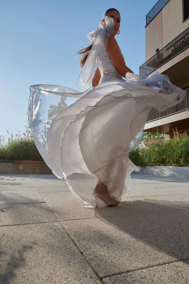 Mila Horvat sjaji u novoj bridal kampanji Hippy Gardena