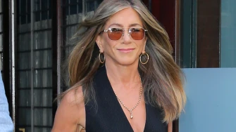 Jennifer Aniston u monokromatskom kompletu koji laska baš svakome