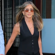 Jennifer Aniston u monokromatskom kompletu koji laska baš svakome