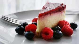 Osvježavajuće voćne torte bez pečenja: Recepti kojima nećete moći odoljeti