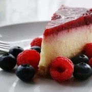 Osvježavajuće voćne torte bez pečenja: Recepti kojima nećete moći odoljeti